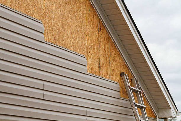 Professional Vinyl Siding technician working in Weston, NJ